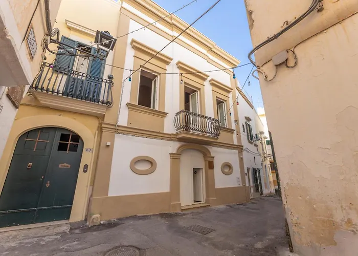 Dimora Idro بيت للعطل غالّيبولي